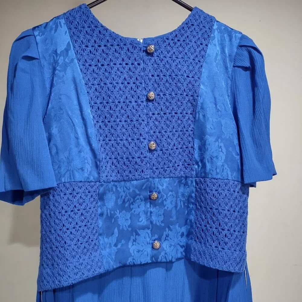 MISS DORBY BLUE BROCADE INTRICATE CROCHET PATCHWORK TOP PLEATED SKIRT SIZE 12P